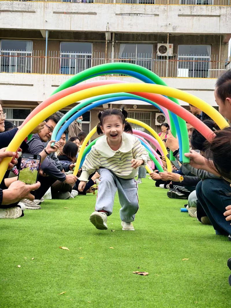 幼儿园举办亲子运动会